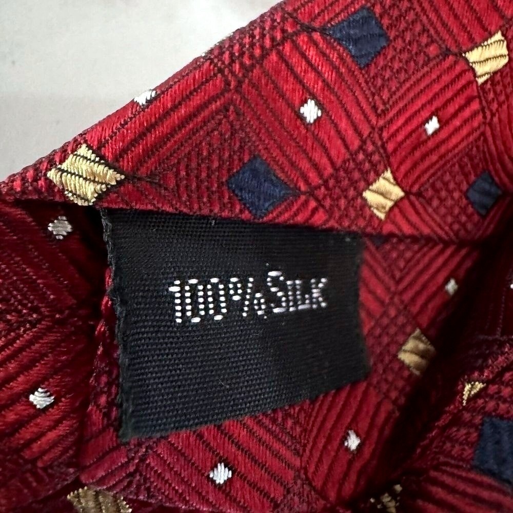 Jos A Bank Signature Collection Tie Mens OS Red Geometric Silk Woven Dot NEW - Picture 4 of 6